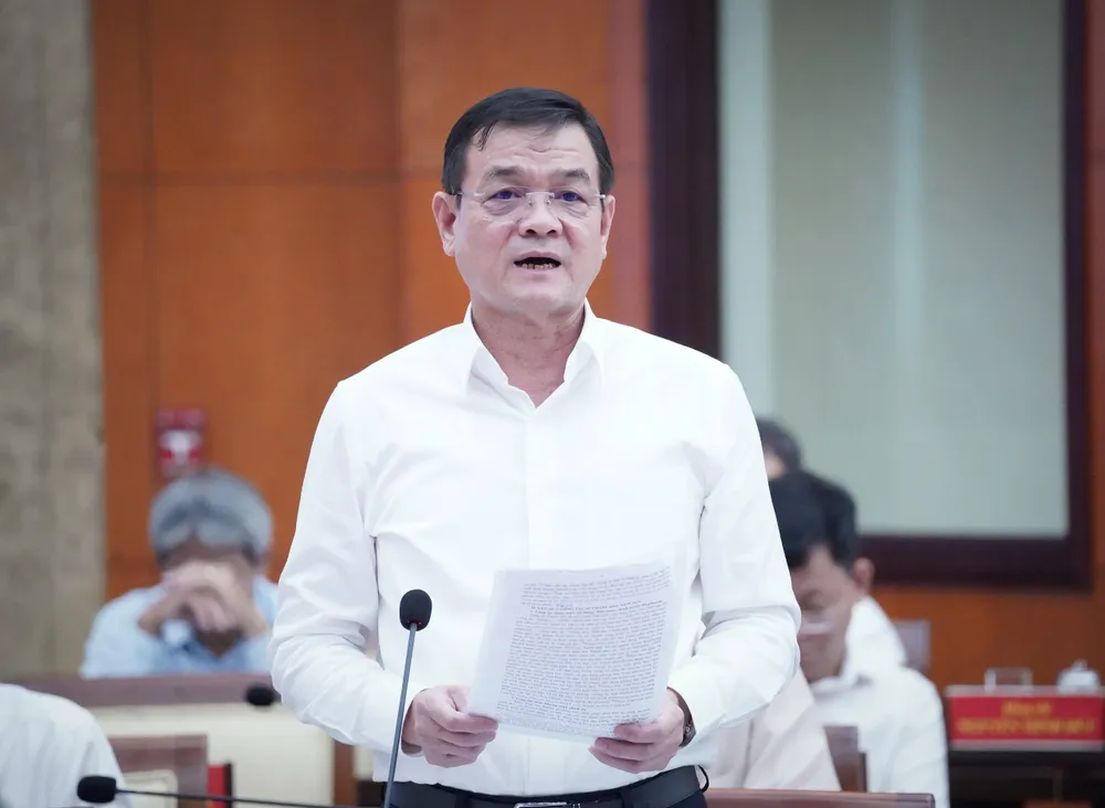 Giám đốc Công an TP.HCM, Trung tướng Lê Hồng Nam đã có báo cáo về tình hình an ninh, trật tự trên địa bàn. Ảnh: THUẬN VĂN Công an TP.HCM: Người nước ngoài đến TP.HCM thuê chung cư, tổ chức lừa đảo qua mạng-giam-doc-cong-an-tphcm3.jpg