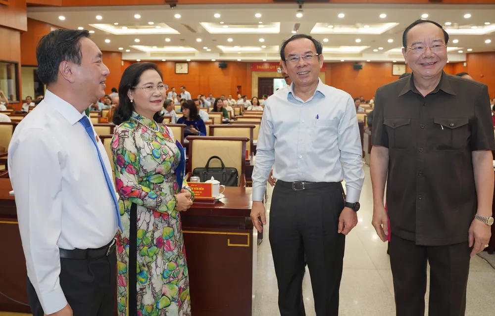 Bí thư Thành ủy TP.HCM Nguyễn Văn Nên đến dự cuộc họp sáng nay. Ảnh: THUẬN VĂN HĐND TP.HCM xem xét mức hỗ trợ cho lực lượng an ninh, trật tự cơ sở -hop-HDND-TP-ve-quy-hoach-luc-luong-an-ninh-co-so.jpg