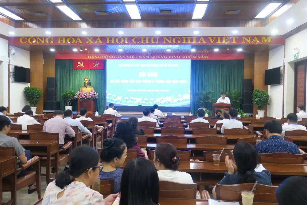 Văn phòng UBND TP.HCM tổ chức hội nghị sơ kết công tác văn phòng 6 tháng đầu năm 2024. Ảnh: THANH THÙY Văn phòng UBND TP.HCM tăng cường phối hợp với sở, ngành địa phương để xử lý công việc-so-ket-6-thang-van-phong-UBND TP (2).jpg