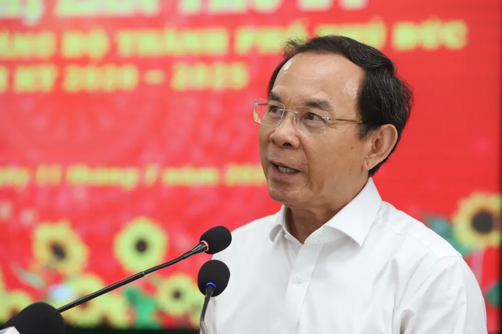 Bí thư Thành ủy TP.HCM Nguyễn Văn Nên trao đổi tại hội nghị. Ảnh: THANH THÙY bi-thu-nguyen-van-nen-nhan-du-thu-duc.jpg