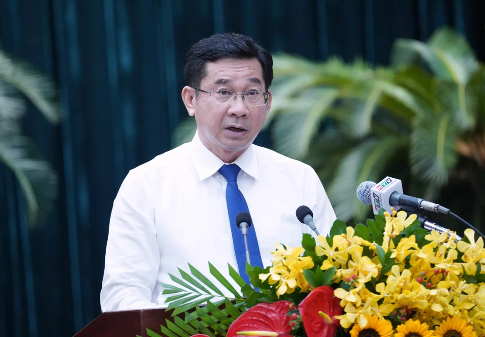 Phó Chủ tịch UBND TP.HCM Dương Ngọc Hải trình bày tờ trình về Đề án phát triển hệ thống đường sắt đô thị TP.HCM. Ảnh: THUẬN VĂN TP.HCM đặt mục tiêu đến năm 2035 sẽ hoàn thành 183km đường sắt đô thị -hdnd-tphcm-kinh-te-xa-hoi-duong-sat-do-thi (2).jpg