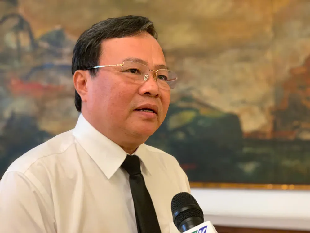 Phó Bí thư Tỉnh ủy, Chủ tịch UBND tỉnh Trà Vinh Lê Văn Hẳn chia sẻ những đau đáu của Tổng Bí thư với tỉnh nhà. Ảnh: THANH TUYỀN Nhớ mãi hình ảnh Tổng Bí thư Nguyễn Phú Trọng đi thăm các hộ nông dân ở các tỉnh miền Tây-vieng-tong-bi-thu-lanh-dao-tinh-hau-giang.jpg