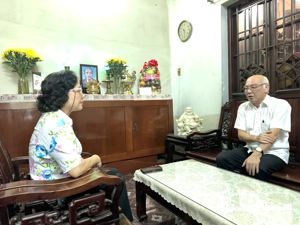 Lãnh đạo TP.HCM thăm, chúc mừng nhân kỉ niệm 94 năm ngày truyền thống ngành tuyên giáo-94-nam-nganh-tuyen-giao-tphcm (3).jpg