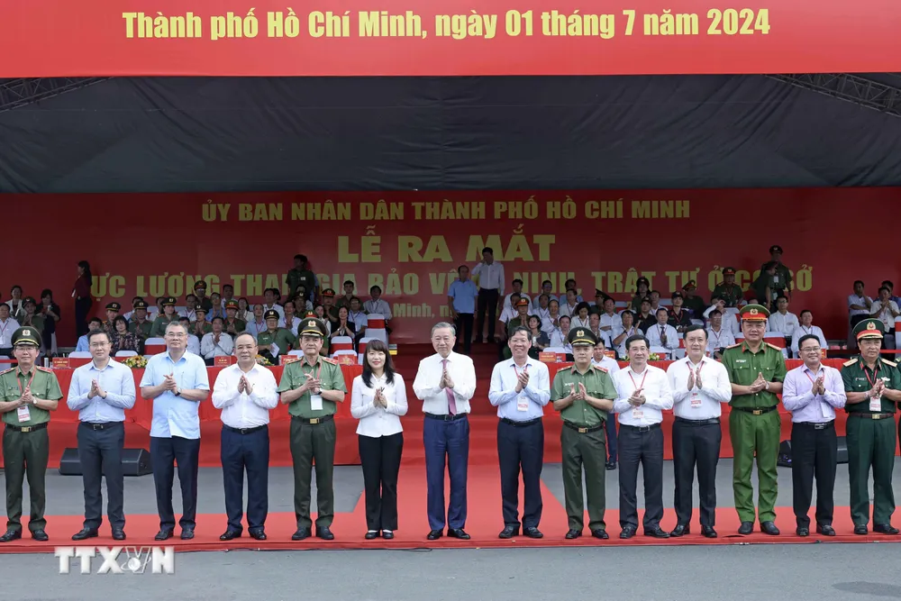 Tổng Bí thư, Chủ tịch nước Tô Lâm đến dự lễ ra mắt Lực lượng tham gia bảo vệ an ninh, trật tự cơ sở tại TP.HCM vào ngày 1-7-2024. Ảnh: TTXVN Tổng Bí thư, Chủ tịch nước Tô Lâm đến dự lễ ra mắt Lực lượng tham gia bảo vệ an ninh, trật tự cơ sở tại TP.HCM vào ngày 1-7-2024. Ảnh: TTXVN