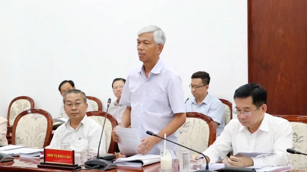 Phó Chủ tịch UBND TP.HCM Võ Văn Hoan nói về chủ trương sắp xếp cán bộ dôi dư. Ảnh: THANH TUYỀN TP.HCM: Không giảm ngay số cán bộ dôi dư sau sắp xếp đơn vị hành chính cấp huyện, xã-hop-ban-chi-dao-sap-xep-don-vi-hanh-chinh-tphcm.jpg