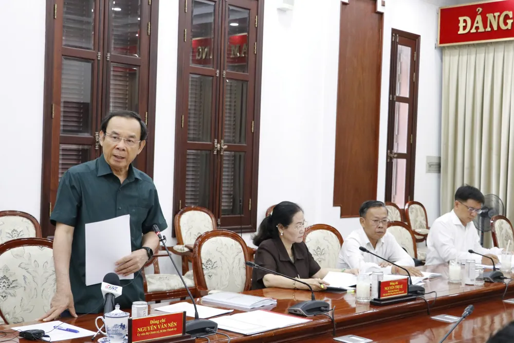 Bí thư Thành ủy TP.HCM Nguyễn Văn Nên phát biểu chỉ đạo tại phiên họp. Ảnh: THANH TUYỀN TP.HCM: Không giảm ngay số cán bộ dôi dư sau sắp xếp đơn vị hành chính cấp huyện, xã-hop-ban-chi-dao-sap-xep-don-vi-hanh-chinh-tphcm (2).jpg