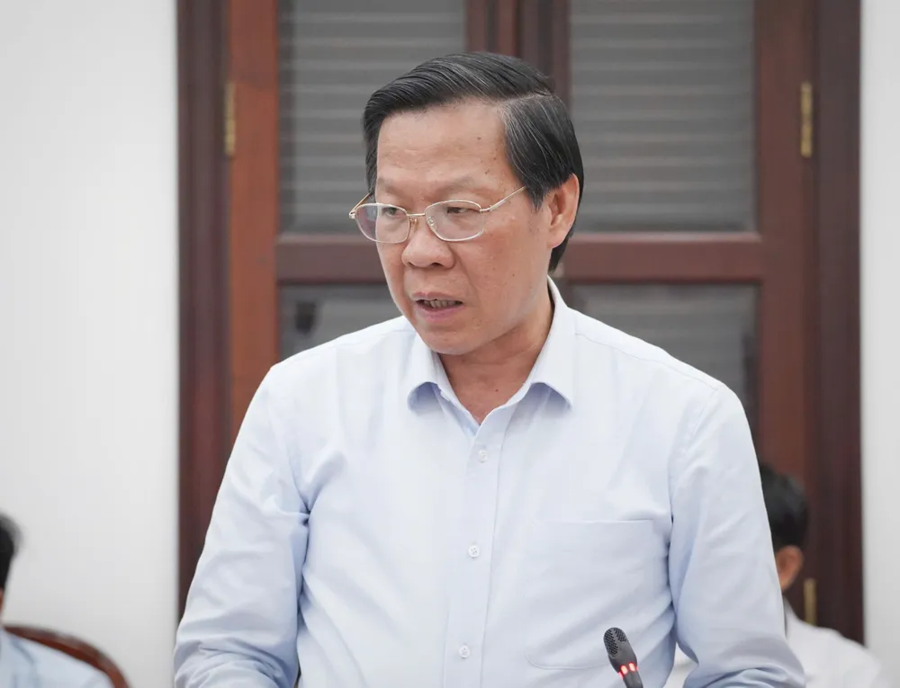 Chủ tịch UBND TP.HCM Phan Văn Mãi phát biểu tại cuộc họp. Ảnh: THUẬN VĂN TP.HCM còn nhiều ràng buộc trong triển khai Nghị quyết 98hop-ban-chi-dao-nghi-quyet-983.jpg