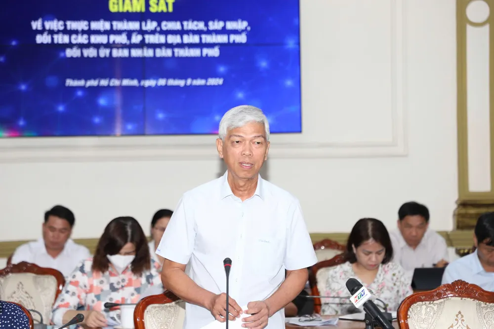 Phó Chủ tịch UBND TP Võ Văn Hoan trả lời các ý kiến tại buổi giám sát. Ảnh: THANH THÙY HĐND-TPHCM-giam-sat-sap-xep-khu-pho-ap.jpg