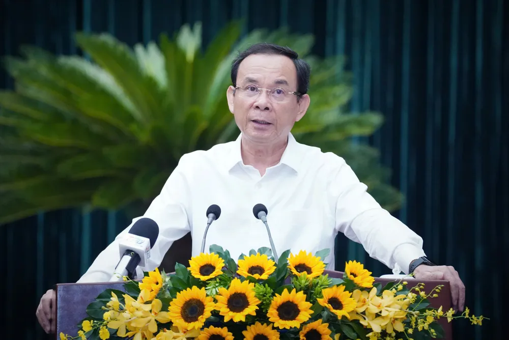 Bí thư Nguyễn Văn Nên cũng chỉ ra, một số chỉ tiêu thực hiện còn chậm và yêu cầu phải có giải pháp. Ảnh: THUẬN VĂN Họp ban chấp hành Đảng bộ TP.HCM, bàn giải pháp kinh tế cho ba tháng cuối năm-hoi-nghi-ban-chap-hanh-33-tphcm-bi-thu-nguyen-van-nen (2).jpg