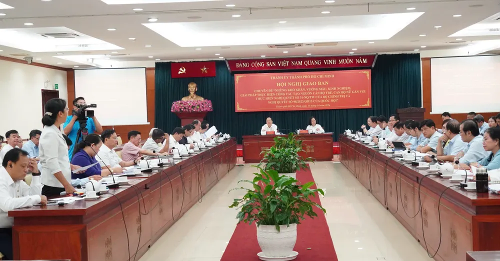 Phó Bí thư Thường trực Thành ủy TP.HCM: Xóa tư tưởng sống lâu lên lão làng, tạo nguồn cán bộ trẻ -cong-tac-can-bo-tre-can-bo-nu-tphcm-quy-hoach-can-bo.jpg