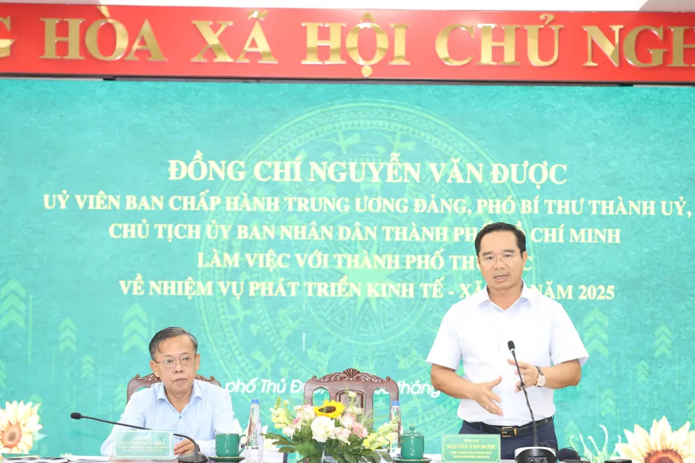 Chủ tịch UBND TP.HCM Nguyễn Văn Được chủ trì buổi làm việc với TP Thủ Đức về nhiệm vụ phát triển kinh tế- xã hội năm 2025. Ảnh: THANH THÙY Chủ tịch TP.HCM Nguyễn Văn Được: TP Thủ Đức cần phát triển theo mô hình chiến lược 1-4-1-tp-thu-duc-chu-tich-tphcm-lam-viec (2).jpg