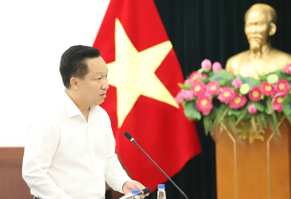 Chủ tịch UBND TP Thủ Đức Hoàng Tùng đã báo cáo về tình hình kinh tế- xã hội của địa phương và nêu các kiến nghị. Ảnh: THANH THÙY tp-thu-duc-chu-tich-tphcm-lam-viec (3).jpg