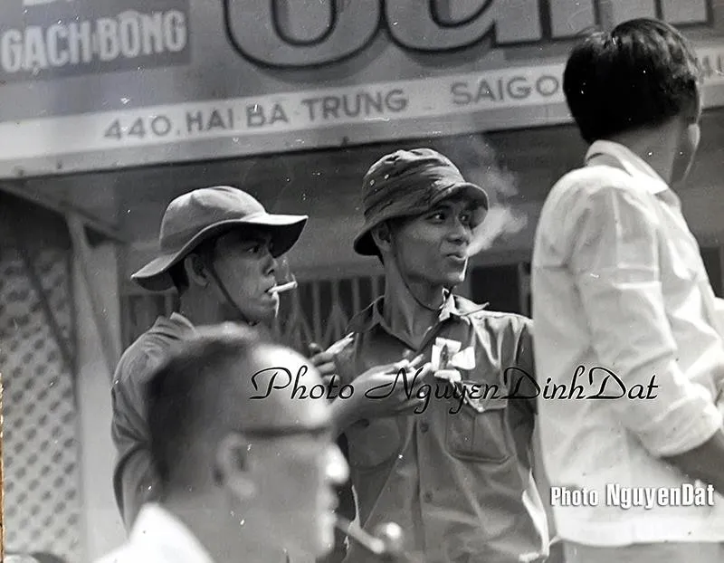 Gặp người rong ruổi chụp ảnh đường phố Sài Gòn ngày 30-4-1975-nguoi-chup-anh-duong-pho-sai-gon-ngay-30-4-197512.jpg