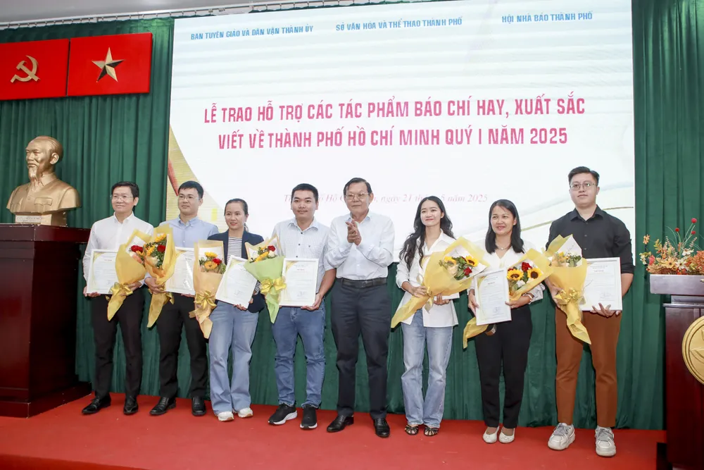 TP.HCM khen thưởng 43 tác phẩm báo chí xuất sắc trong quý I-2025-khen-thuong-tac-pham-bao-chi (7).jpg