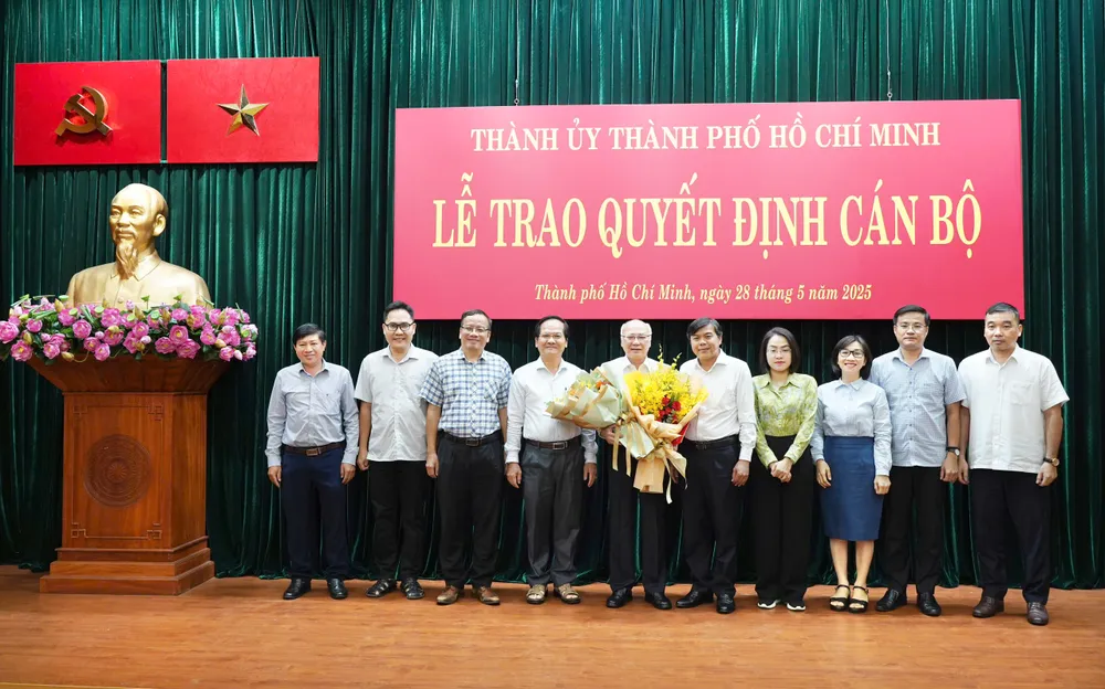 ong-phan-nguyen-nhu-khue-nghi-huu (8).jpg