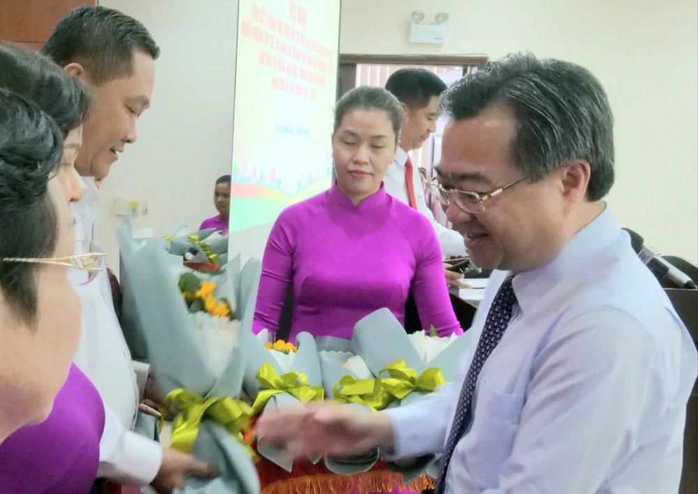 phong-cach-ho-chi-minh (1).jpg