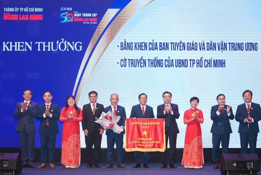 Báo Người Lao Động kỷ niệm 50 năm thành lập-50-nam-bao-nguoi-lao-dong (27).jpg