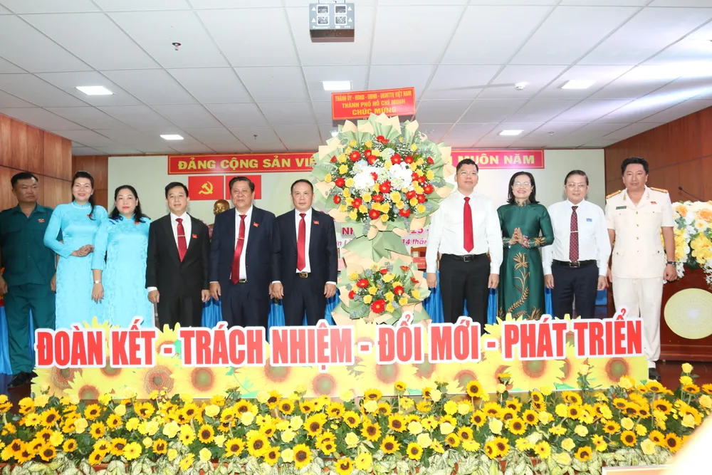 ong-lam-hung-tan-bi-thu-vuon-lai (3).JPG