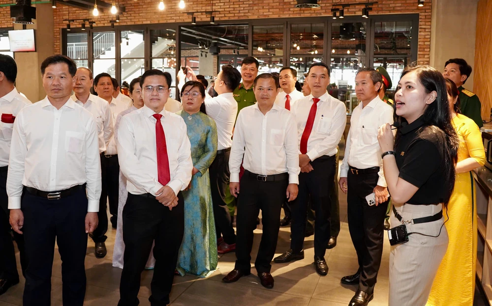 Trưởng ban Tuyên giáo và Dân vận Thành ủy TP.HCM Dương Anh Đức (16).jpg