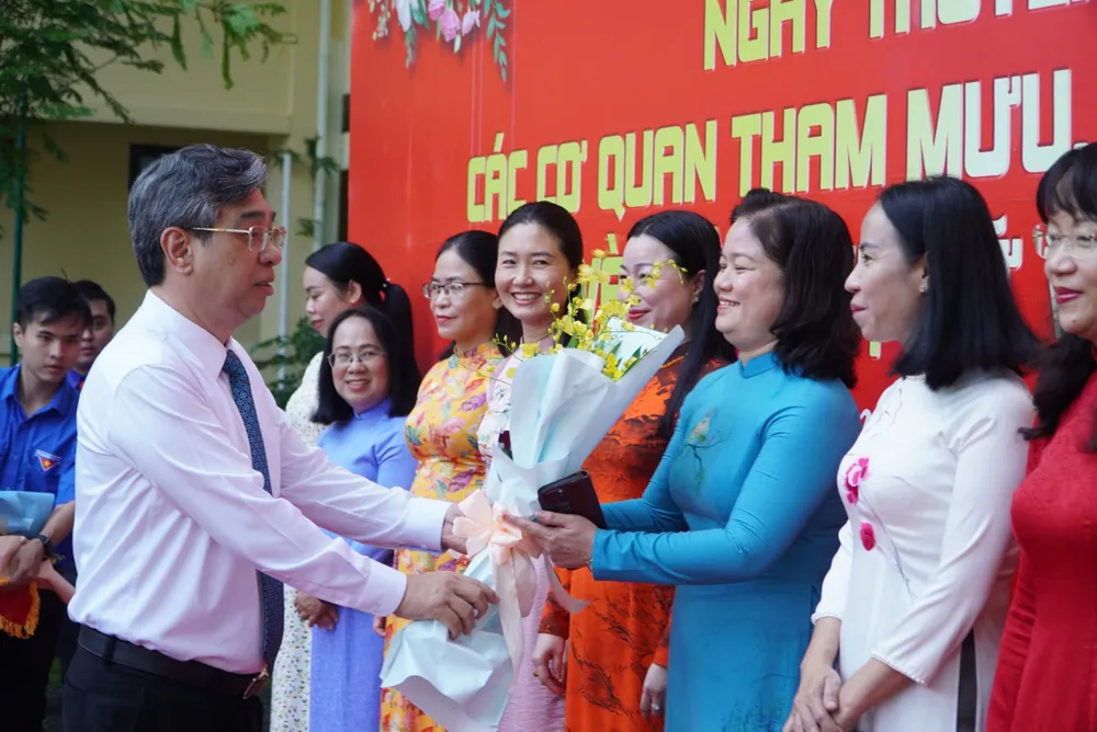 Thành ủy TP.HCM gặp mặt Ngày truyền thống các cơ quan tham mưu, giúp việc-Thanh-uy-tphcm-co-quan-tham-muu (2).jpg