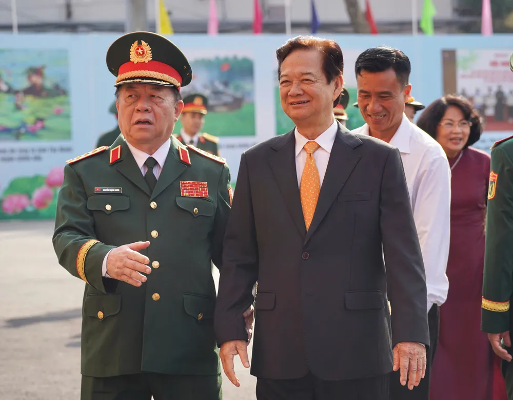 Chùm ảnh: Chủ tịch nước, lãnh đạo Trung ương dự lễ kỷ niệm 80 năm Ngày truyền thống LLVT Quân khu tại TP.HCM-80-nam-quan-khu-7.jpg