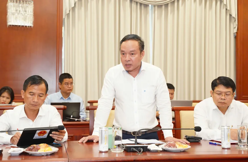 Bí thư Thành ủy TP.HCM Trần Lưu Quang: 'Phải thật sự hướng đến người dân'-Bí-thư-thành-ủy-TP.HCM-tran-luu-quang-hop-ban-chap-hanh-tphcm (2).jpg