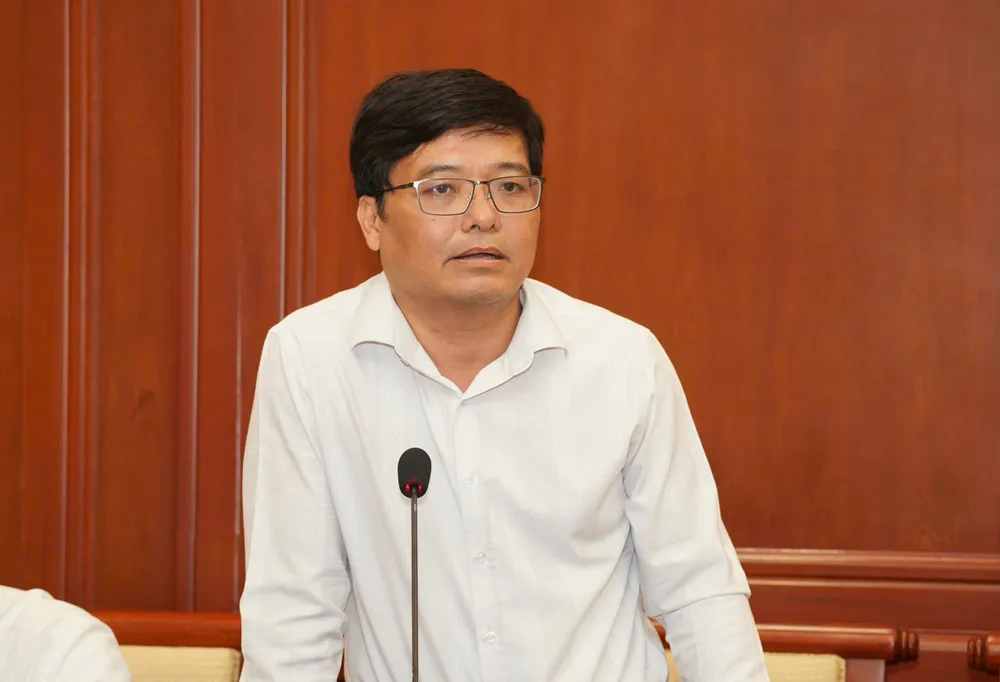 Bí-thư-thành-ủy-TP.HCM-tran-luu-quang-hop-ban-chap-hanh-tphcm (3).jpg