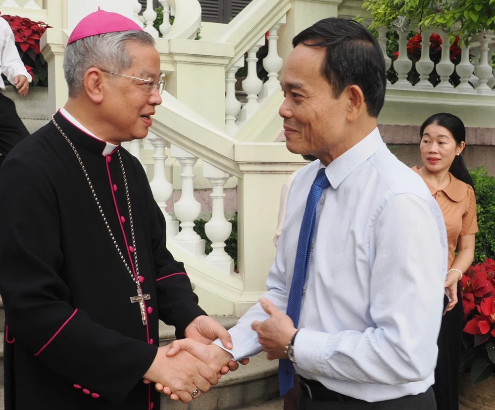 Bí thư Thành ủy TP.HCM thăm, chúc mừng các cá nhân tiêu biểu dịp Giáng sinh-Giang-sinh-TPHCM (8).jpg