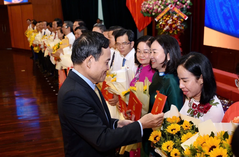 Chủ tịch HĐND TP.HCM: Nâng tầm giám sát và chất vấn, làm 'đòn bẩy' để nâng cao năng lực quản trị đô thị-giam-sat-Chủ tịch HĐND TP.HCM 8.jpg