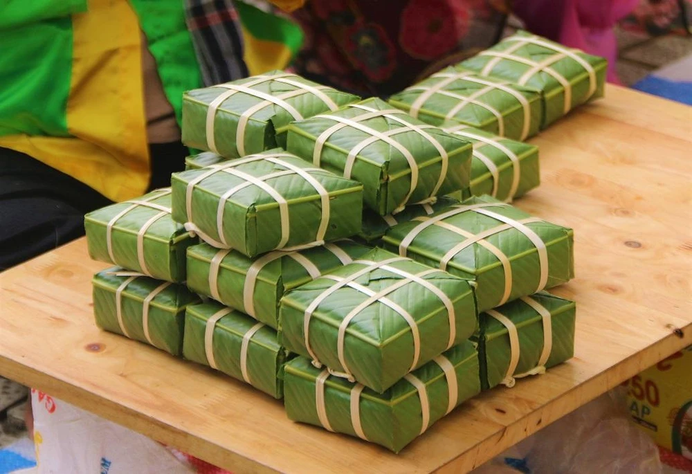 1.000 bánh chưng sẽ được phát lộc cho các du khách đến tham dự lễ dâng hương. Ảnh: THẢO PHƯƠNG