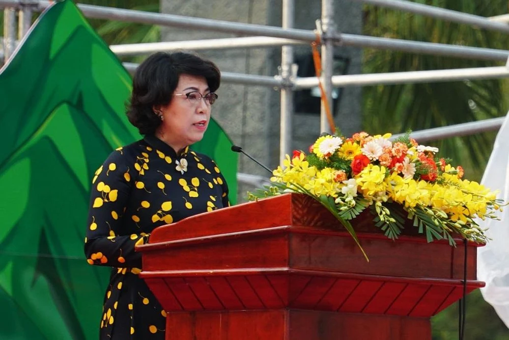 Bà Tô Thị Bích Châu phát biểu khai mạc tại buổi lễ. Ảnh: TÚ NGÂN