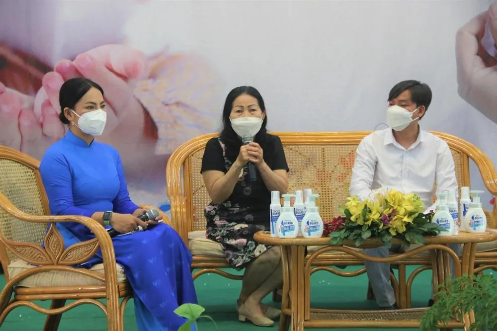 Luật sư Trần Thị Ngọc Nữ khuyên cha mẹ nên nhìn nhận lại trách nhiệm của bản thân trước khi đổ lỗi cho xã hội. Ảnh: THẢO PHƯƠNG