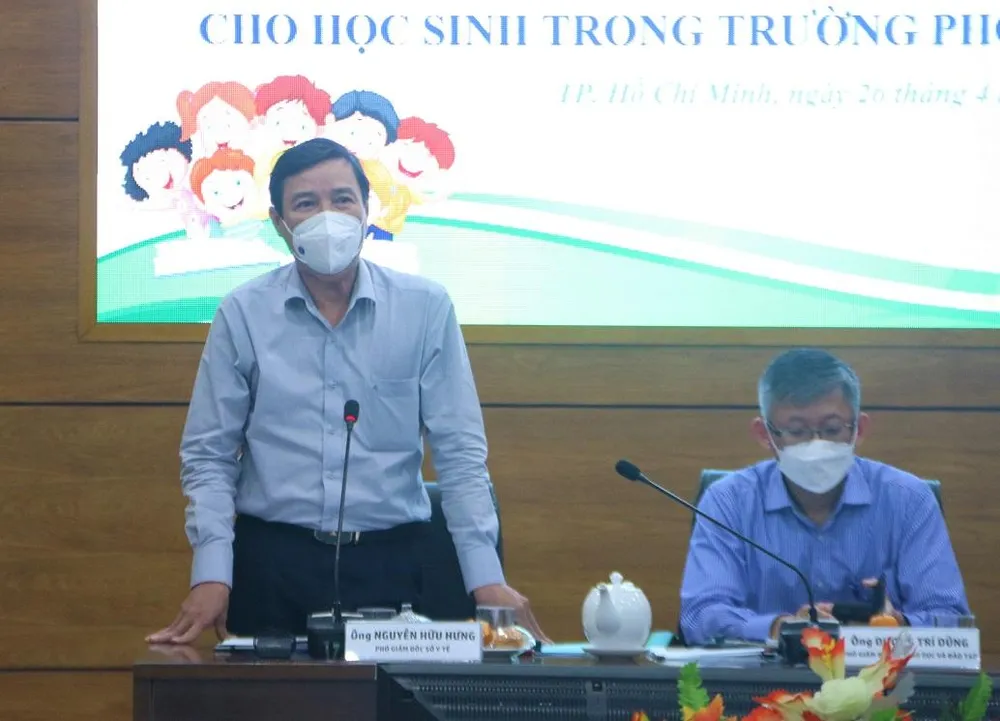 Bác sĩ Nguyễn Hữu Hưng chia sẻ các giải pháp tư vấn tâm lý cho học sinh. Ảnh: THẢO PHƯƠNG Bác sĩ Nguyễn Hữu Hưng chia sẻ các giải pháp tư vấn tâm lý cho học sinh. Ảnh: THẢO PHƯƠNG