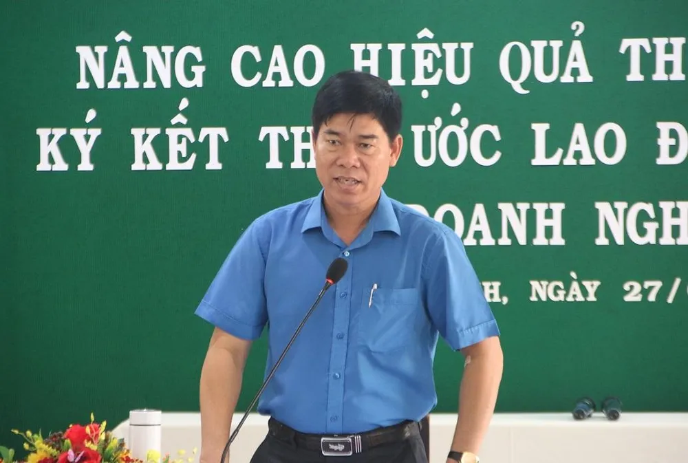 Ông Phạm Chí Tâm - phó Chủ tịch LĐLĐ TP phát biểu tại buổi tọa đàm. Ảnh: THẢO PHƯƠNG