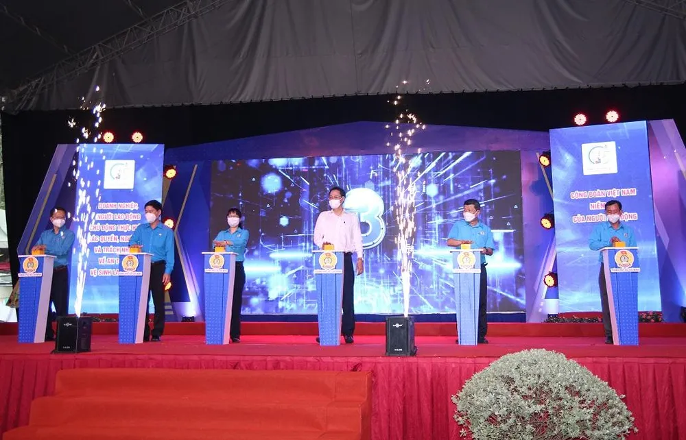 Chính thức khai mạc Tháng công nhân 2022. Ảnh: THẢO PHƯƠNG Chính thức khai mạc Tháng công nhân 2022. Ảnh: THẢO PHƯƠNG