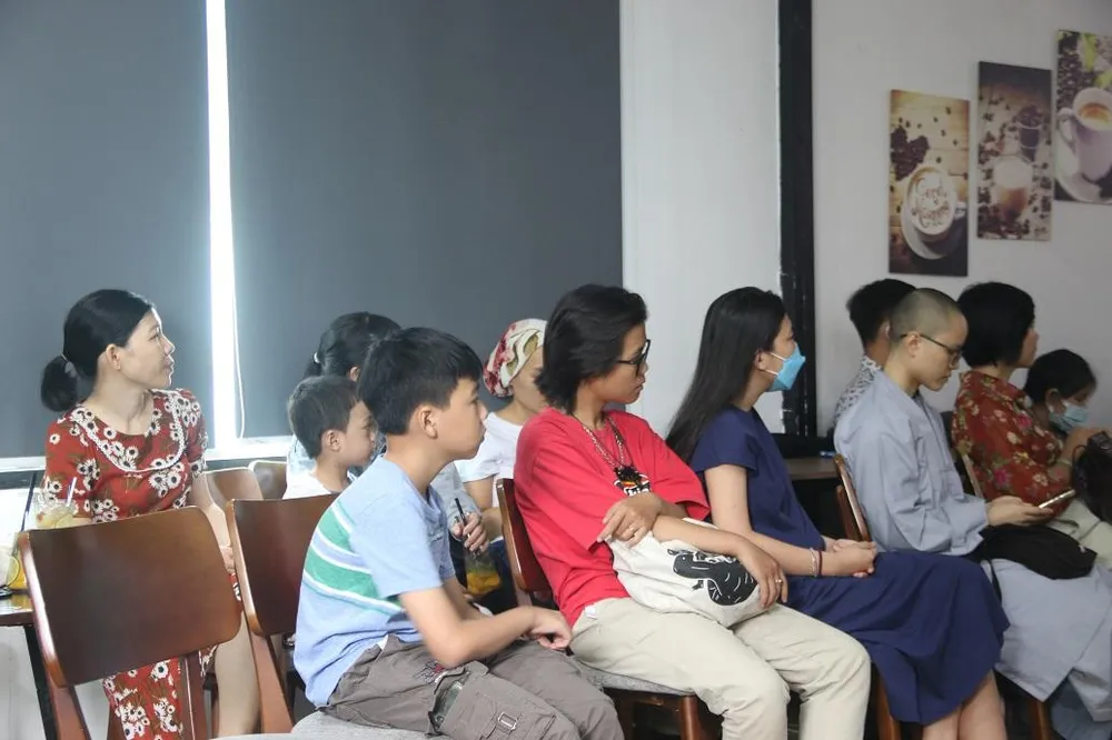 Hội thảo có cả người lớn và trẻ em tham gia. Ảnh: THẢO PHƯƠNG.