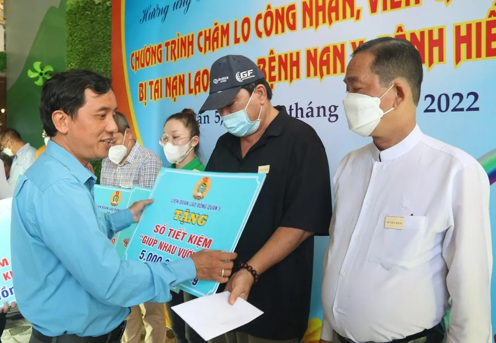 Chương trình chăm lo cho CNVC - LĐ với tổng kinh phí là 70.000.000 đồng. Ảnh: THẢO PHƯƠNG