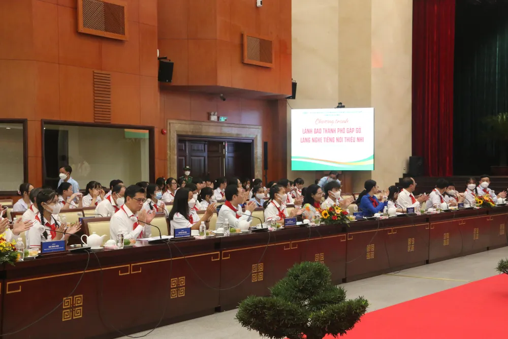 Chương trình “Lãnh đạo TP gặp gỡ, lắng nghe tiếng nói thiếu nhi năm 2022”. Ảnh: THẢO PHƯƠNG Chương trình “Lãnh đạo TP gặp gỡ, lắng nghe tiếng nói thiếu nhi năm 2022”. Ảnh: THẢO PHƯƠNG