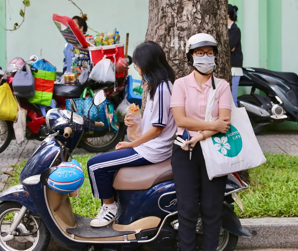 Thi vào lớp 10: Con đi thi mà cha mẹ ở ngoài hồi hộp hơn! ảnh 8