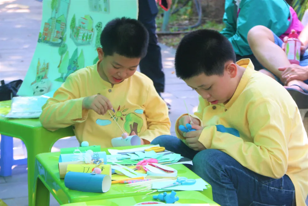 Hoàng Long và Hoàng Phúc là hai dịch giả của 4 truyện trong bộ truyện này. Ảnh: THẢO PHƯƠNG Hoàng Long và Hoàng Phúc là hai dịch giả của 4 truyện trong bộ truyện này. Ảnh: THẢO PHƯƠNG