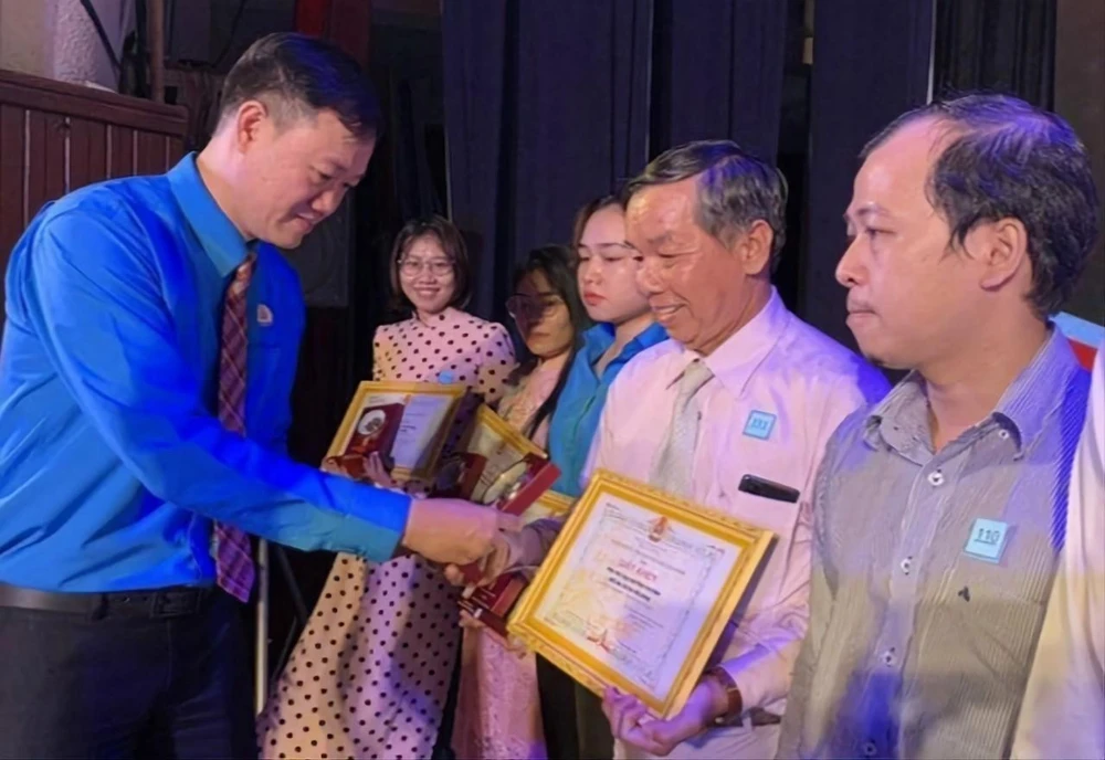 Năm nay có tất cả tám nhóm giải trao cho nhiều đơn vị khác nhau. Năm nay có tất cả tám nhóm giải trao cho nhiều đơn vị khác nhau.