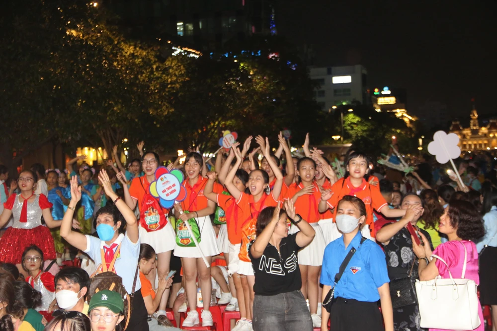 Đông đảo thiếu nhi từ các tỉnh, thành tham gia chương trình. Ảnh: THẢO PHƯƠNG Đông đảo thiếu nhi từ các tỉnh, thành tham gia chương trình. Ảnh: THẢO PHƯƠNG