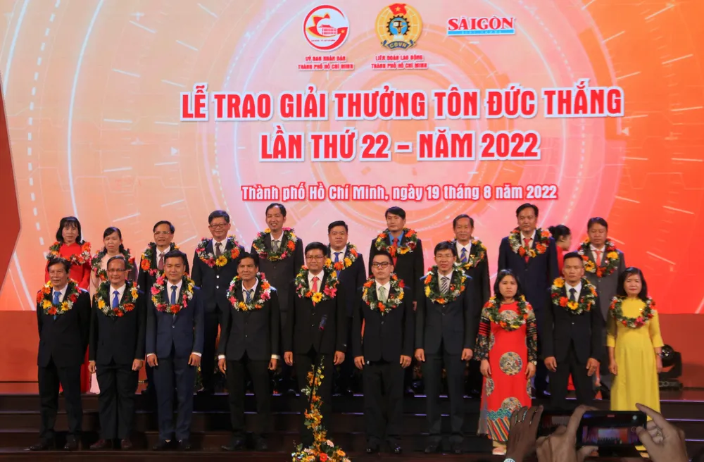 Lễ trao giải thưởng Tôn Đức Thắng năm nay, ban tổ chức vinh danh 20 cá nhân tiêu biểu. Ảnh: THẢO PHƯƠNG Lễ trao giải thưởng Tôn Đức Thắng năm nay, ban tổ chức vinh danh 20 cá nhân tiêu biểu. Ảnh: THẢO PHƯƠNG