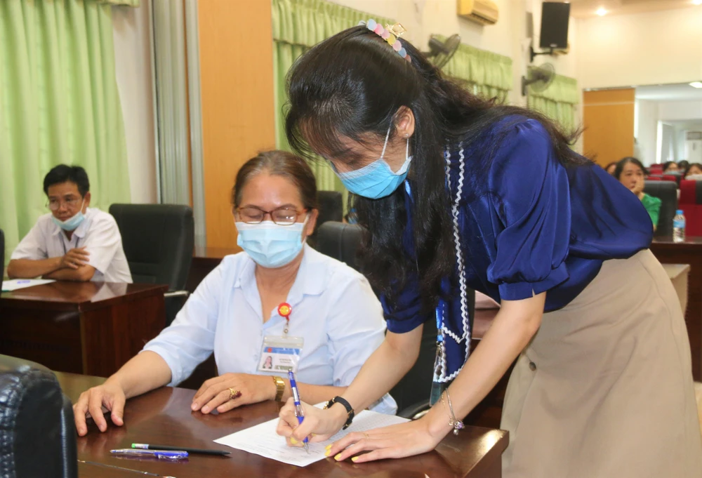 Hội thi Trưởng trạm y tế giỏi diễn ra ba vòng. Ảnh: THẢO PHƯƠNG