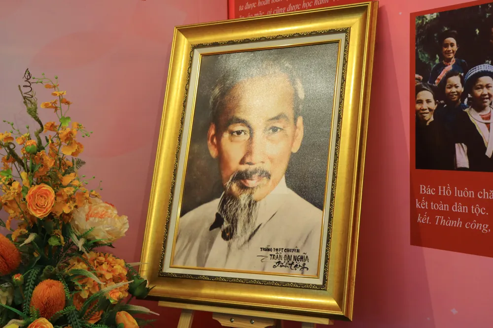 Ảnh Bác được trưng bày ở khu vực triển lãm hình ảnh của Chủ tịch Hồ Chí Minh.