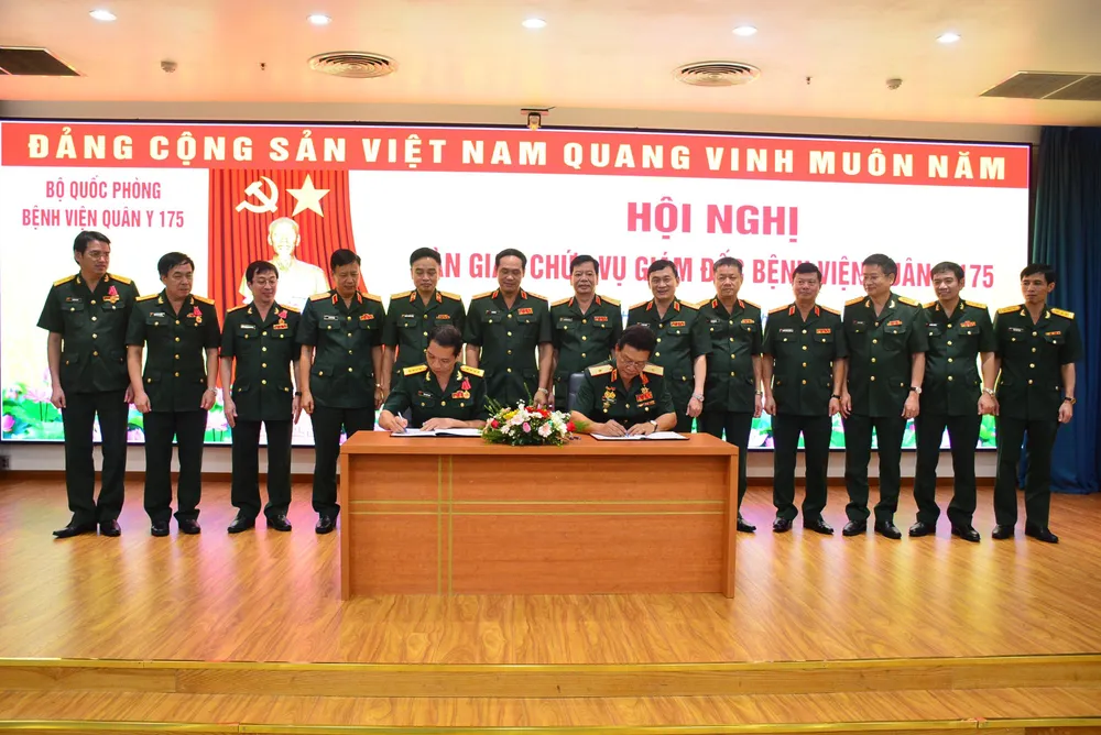 Lễ bàn giao chức vụ giám đốc bệnh viện cho Đại tá Trần Quốc Việt. Ảnh: BTC