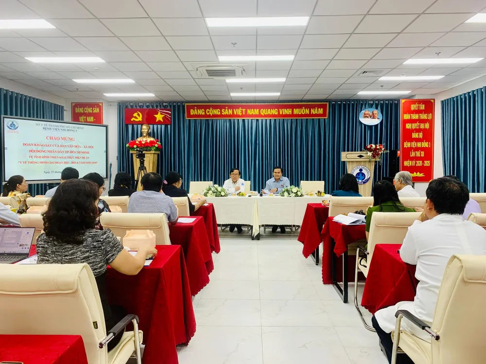 Ban Văn hóa Xã hội HĐND TP.HCM giám sát về tình hình triển khai thực hiện đề án Y tế thông minh tại bệnh viện Nhi đồng 1. Ảnh: THẢO PHƯƠNG