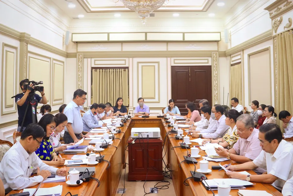 Buổi giám sát của HĐND UBND TP.HCM với Sở Y tế TP.HCM, Sở Lao động - Thương Binh &amp; Xã hội TP.HCM và HCDC. Ảnh: TÚ NGÂN