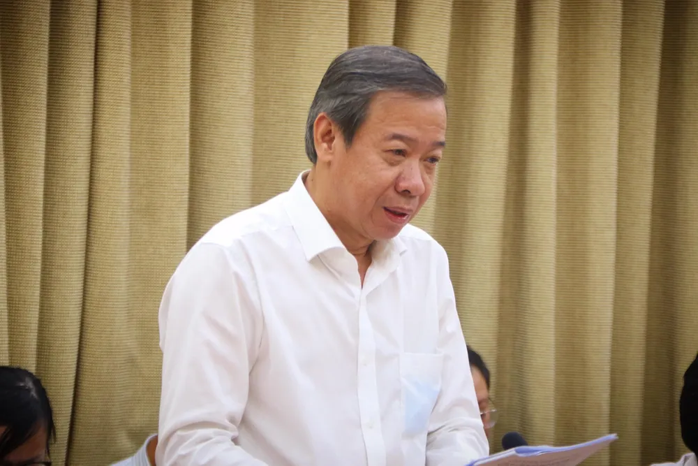 Ông Nguyễn Văn Vĩnh Châu, Phó giám đốc Sở Y tế TP.HCM nêu khó khăn của ngành Y tế. Ảnh: TÚ NGÂN