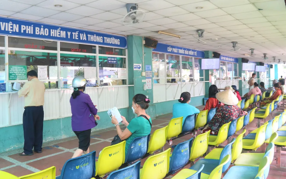 Bệnh nhân đến khám bệnh tại BV Trưng Vương. Ảnh: THẢO PHƯƠNG Bệnh nhân đến khám bệnh tại BV Trưng Vương. Ảnh: THẢO PHƯƠNG